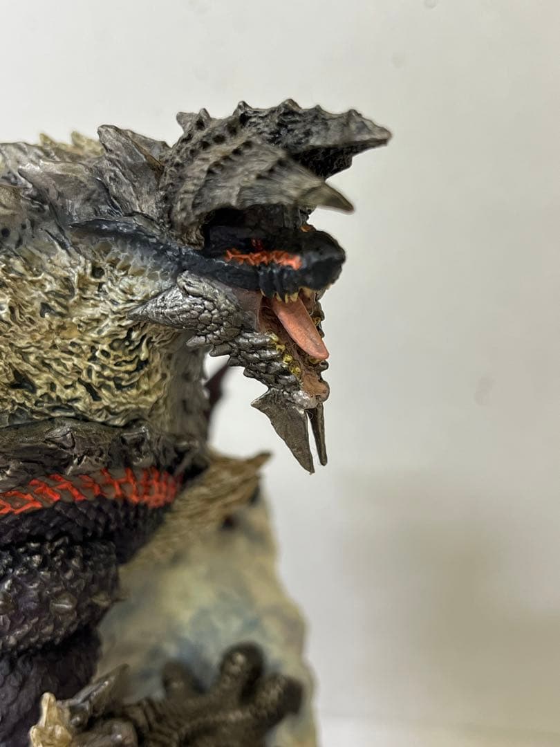 ニ*生様 K687 モンスターハンター 獄狼竜 ジンオウガ 亜種 カプコンフィギ