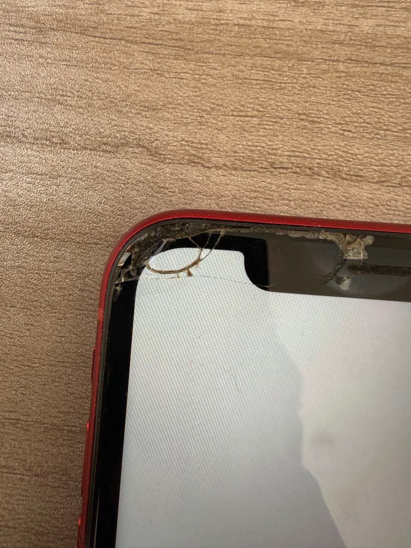 iPhone XRレッド 画面ひびあり