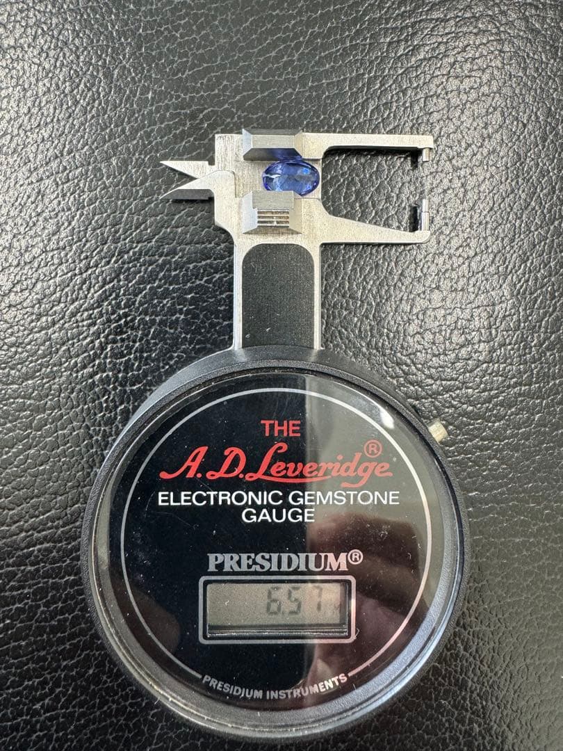 天然　タンザナイト　ルース　オーバルカット　2.108ct 鑑別書付き*未使用