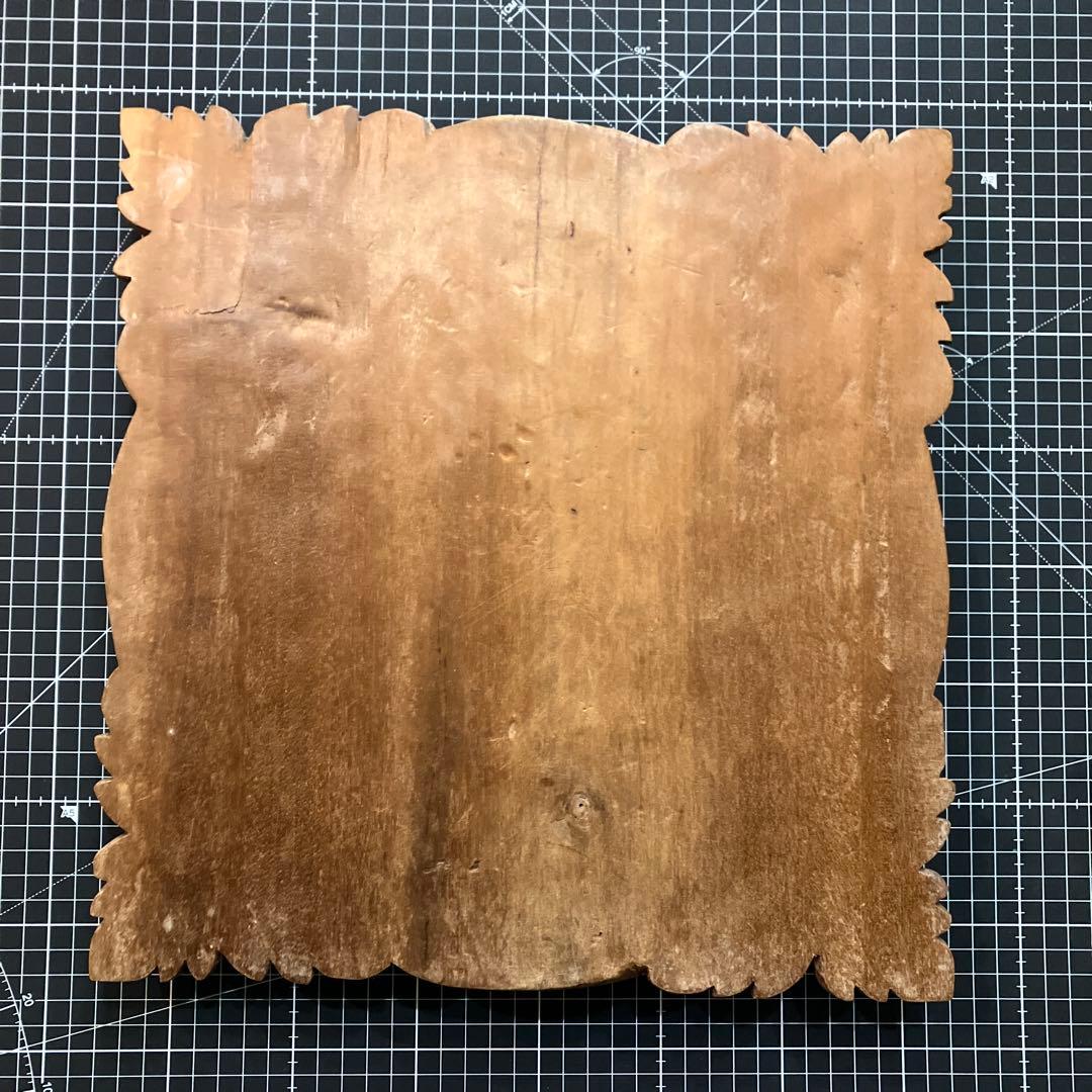 バリ風木製彫刻レリーフ　約横33cm x 縦34cm