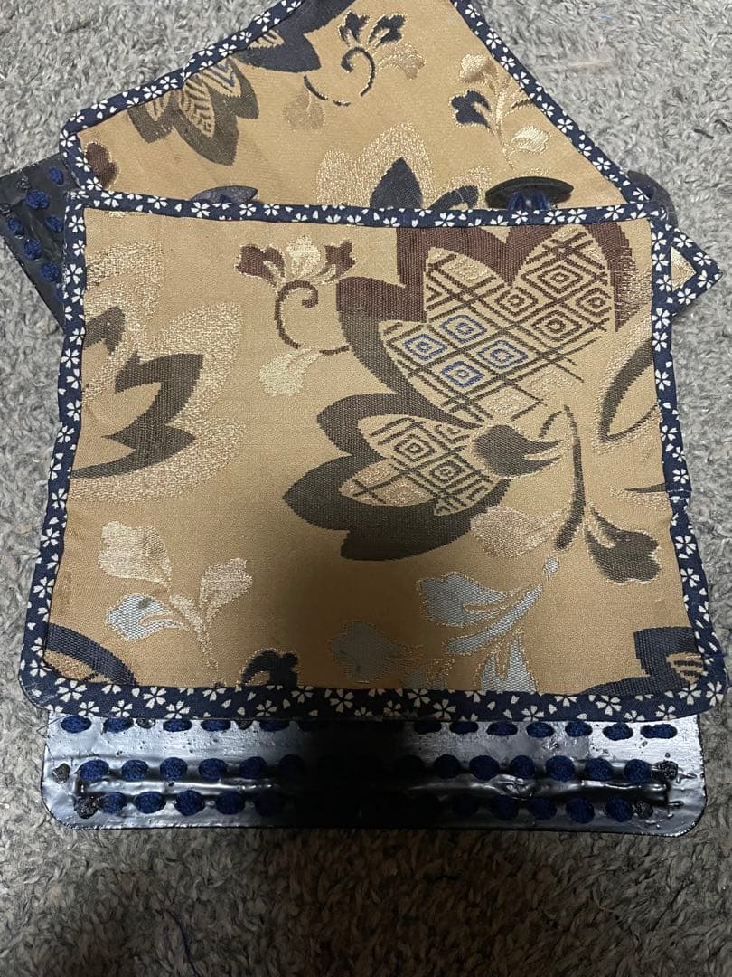 切付黒小札色々威袖　　武具　甲冑　鎧　兜　等身大