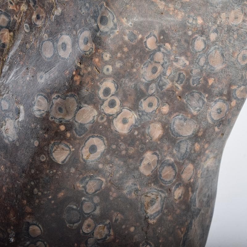 天然石　鑑賞石　梅花石　置物　重さ約2222g　V　R8610