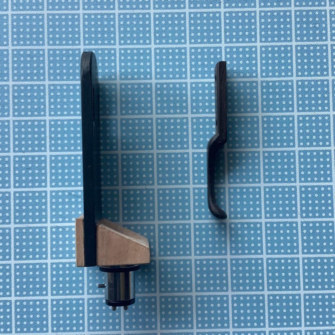 木のヘッドシェル　(備長炭＋レッドロビン　　指掛け、黒檀)  9g