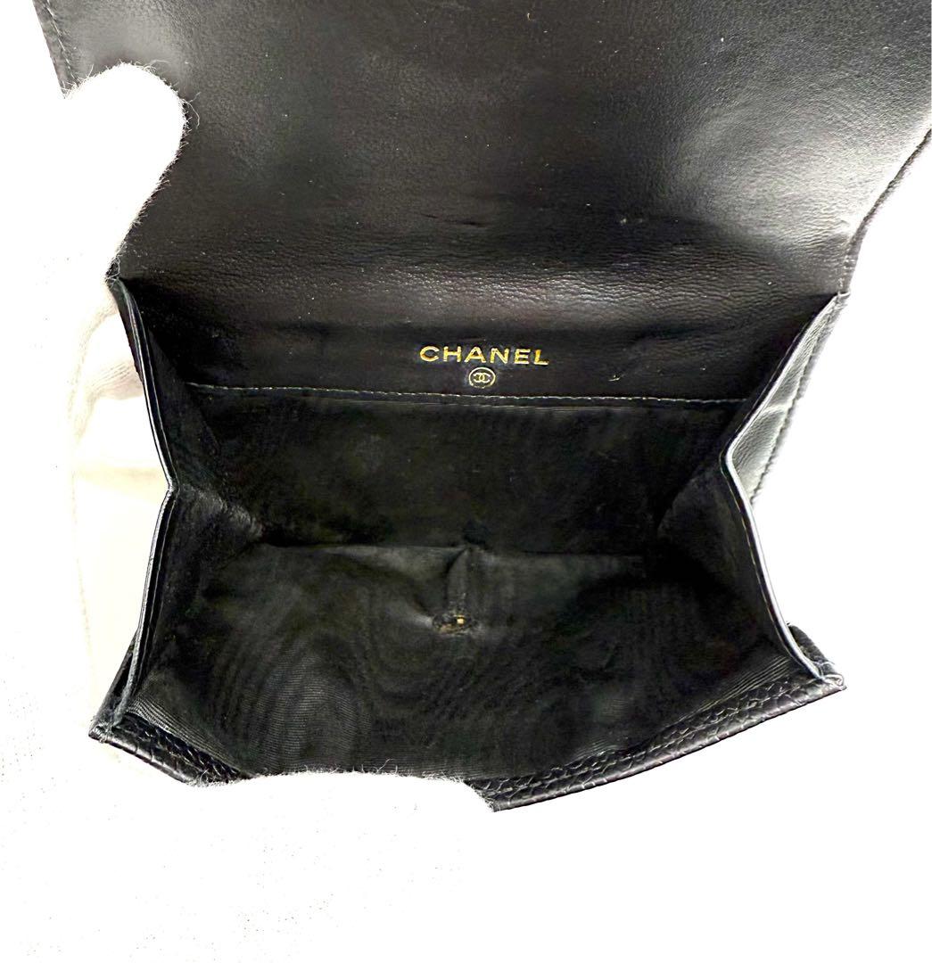 シャネルキャビアスキン ココマーク黒折り財布