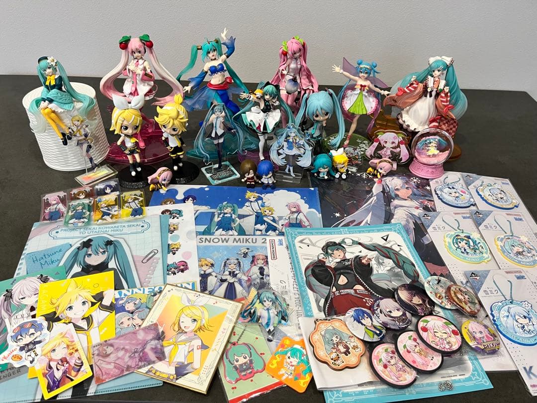 初音ミク フィギュアとグッズセット