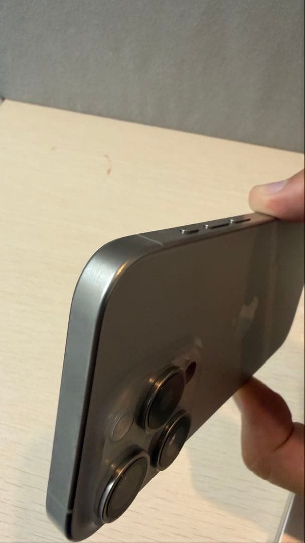 iPhone 15 Pro 256GB ナチュラルチタニウム フィルム/ケース付