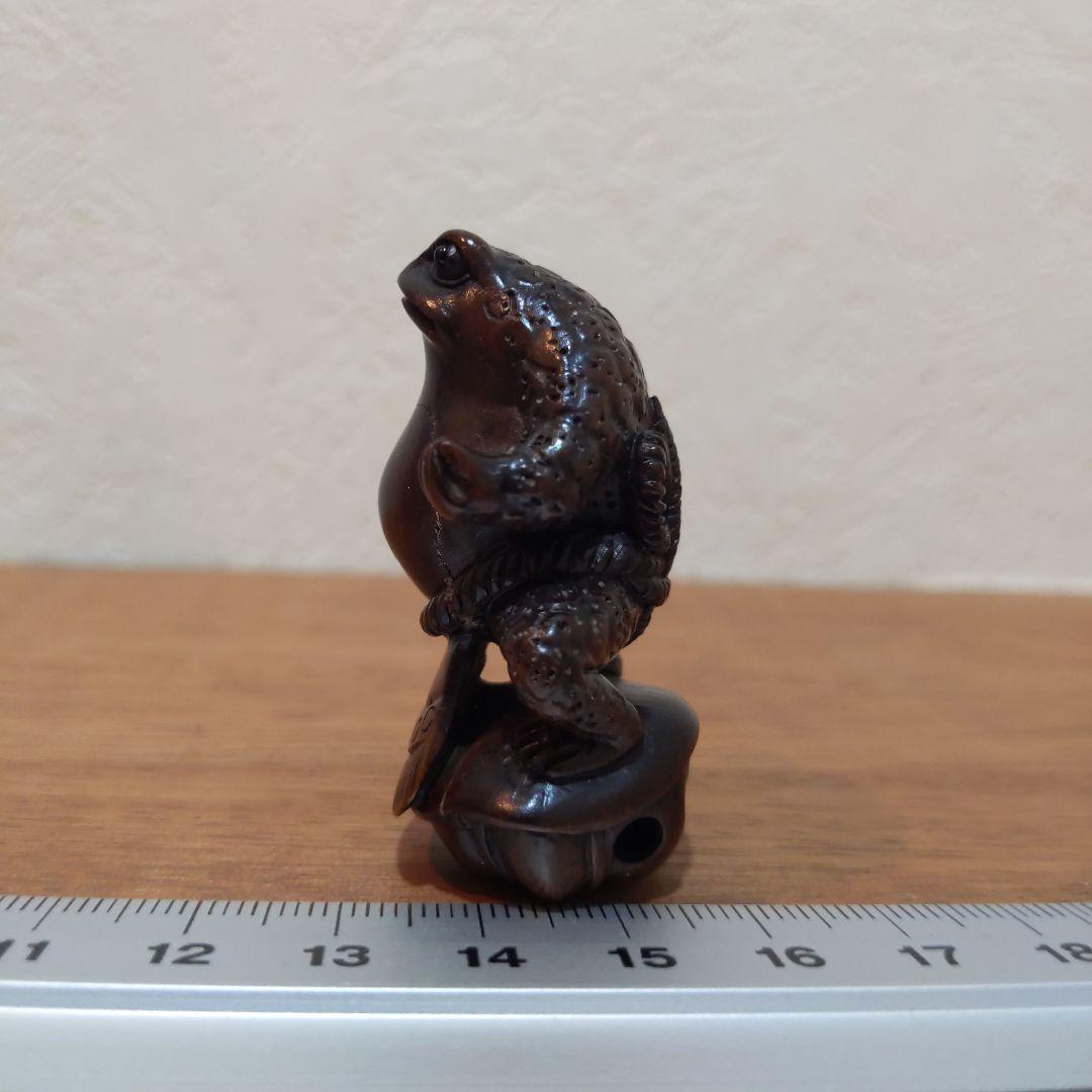 時代提物 木彫根付【蝦蟇力士 横綱土俵入り】高約5cm 横約3.4cm 重21ｇ