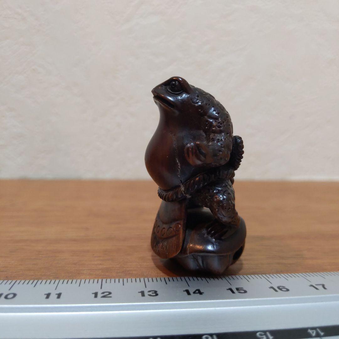 時代提物 木彫根付【蝦蟇力士 横綱土俵入り】高約5cm 横約3.4cm 重21ｇ