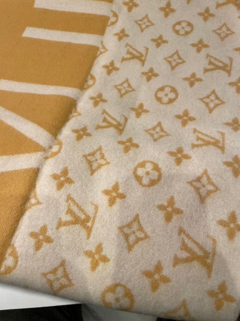 【極美品】LOUIS VUITTON ロゴ入りマフラー イエローカシミヤ100%