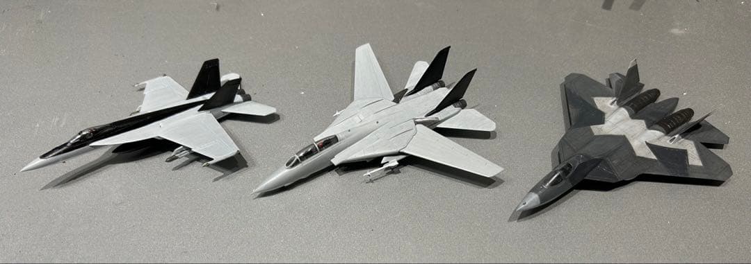 トップガンマーヴェリック　1/144プラモデル 3機セット(飛行形態)