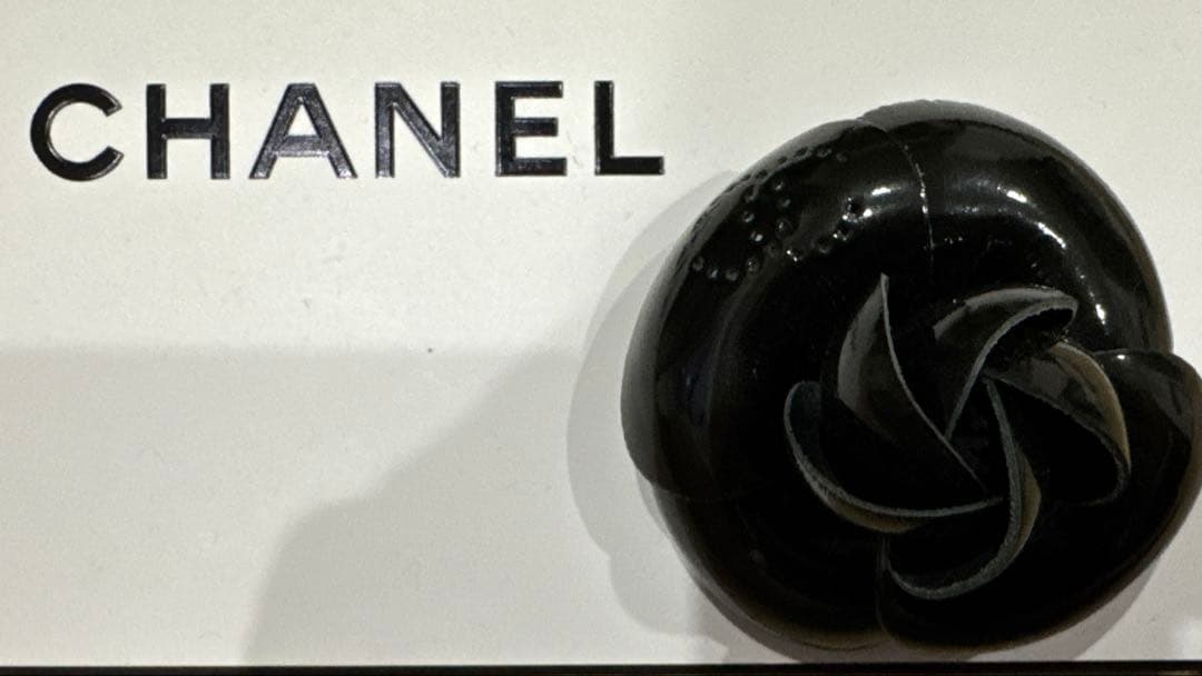 シャネル　カメリア 黒革コサージュ　ココマーク ロゴ　レザー　ヴィンテージ