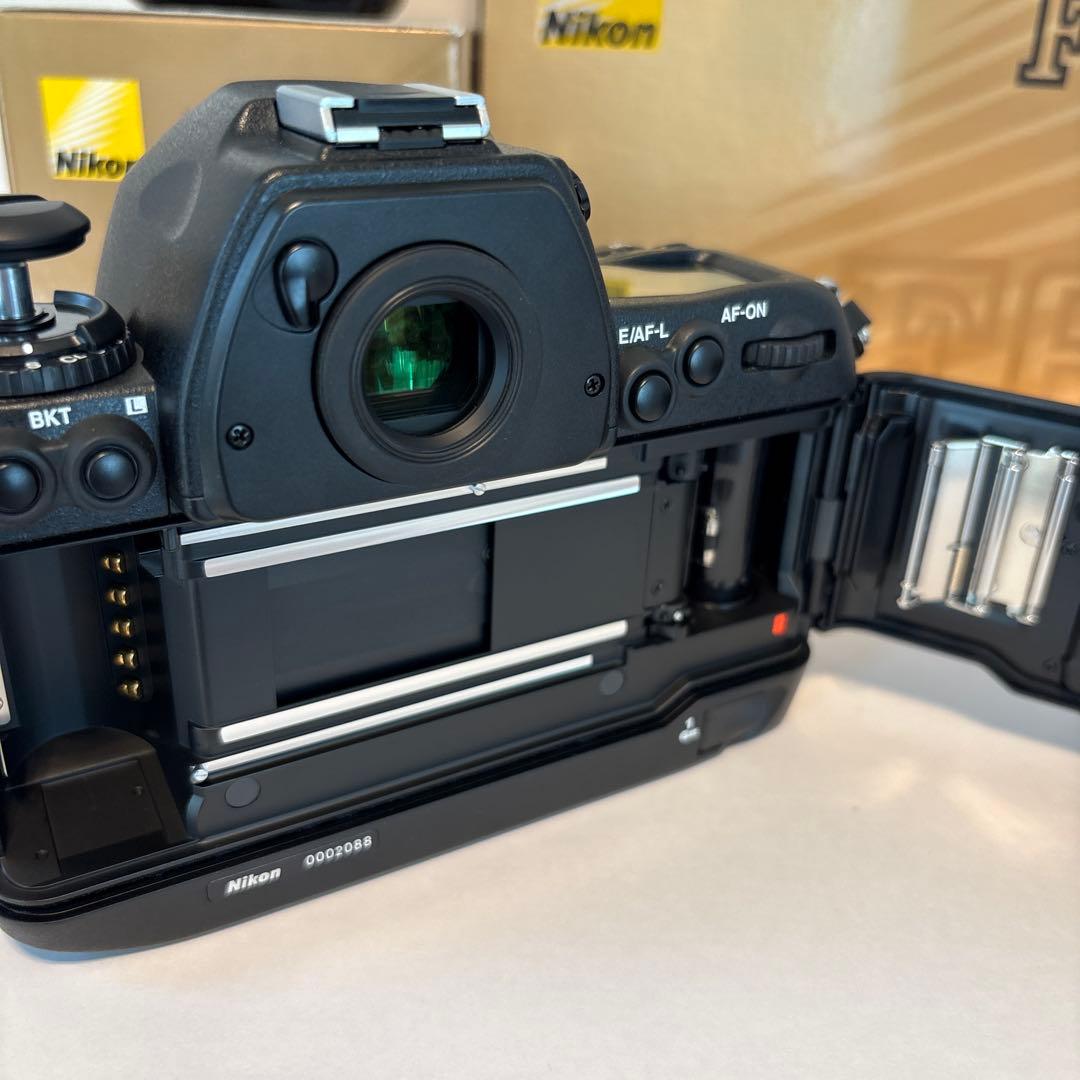 【新品同様】ニコン Nikon F6 MB-40 プロストラップ付