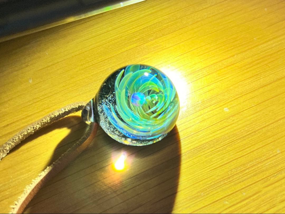 ハンドメイド ガラス ネックレス　宇宙ガラス 渦巻き模様
