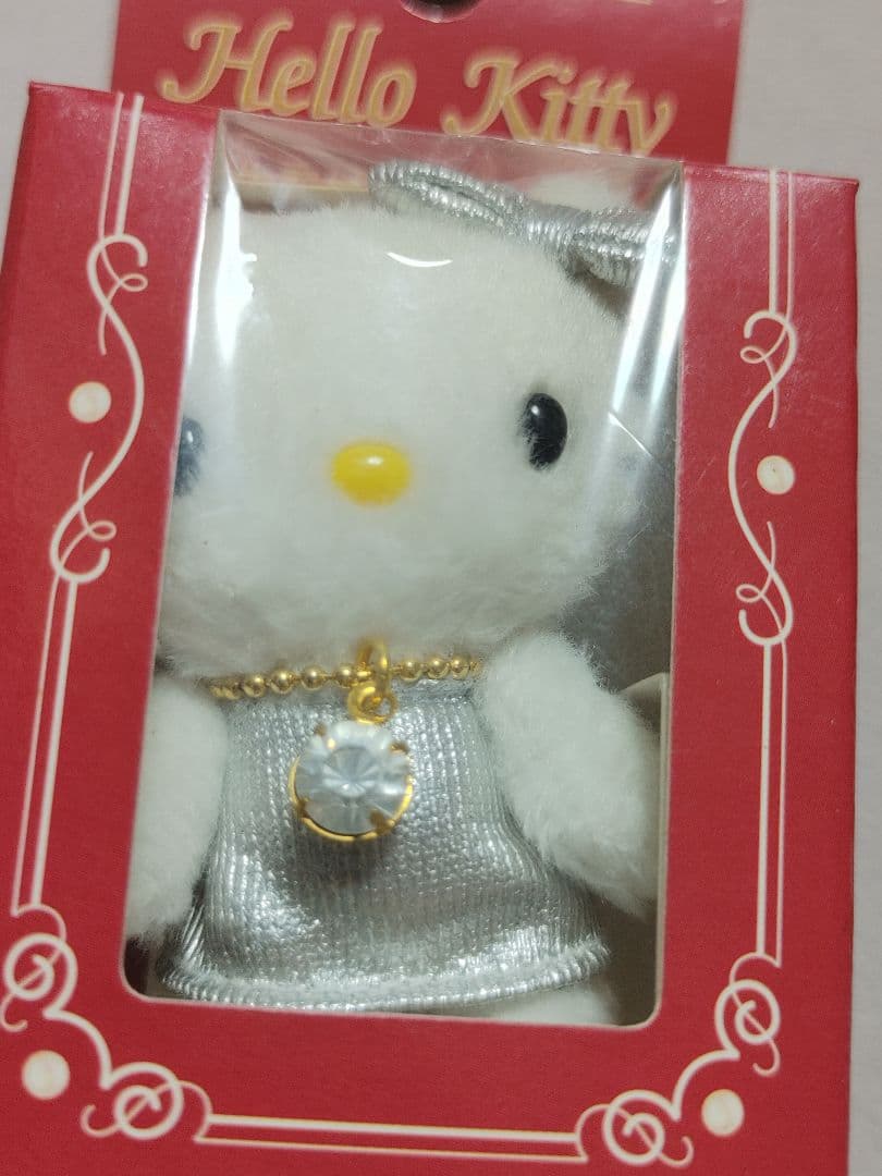 ハローキティ　2001・2002年　4月　ストラップ2本・誕生石付きマスコット