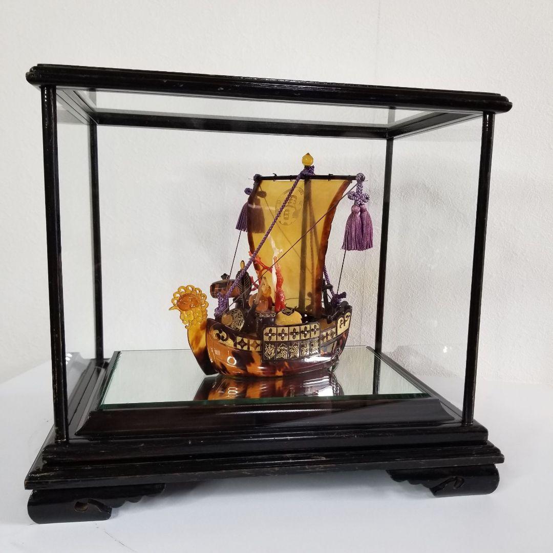 本鼈甲　べっ甲　鳳凰宝船　置物　血赤珊瑚、白珊瑚　ガラスケース　縁起物　オブジェ