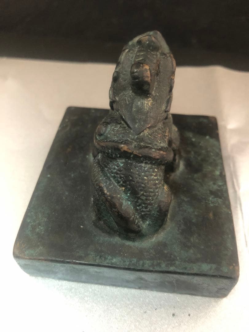 金属製獅子の彫刻