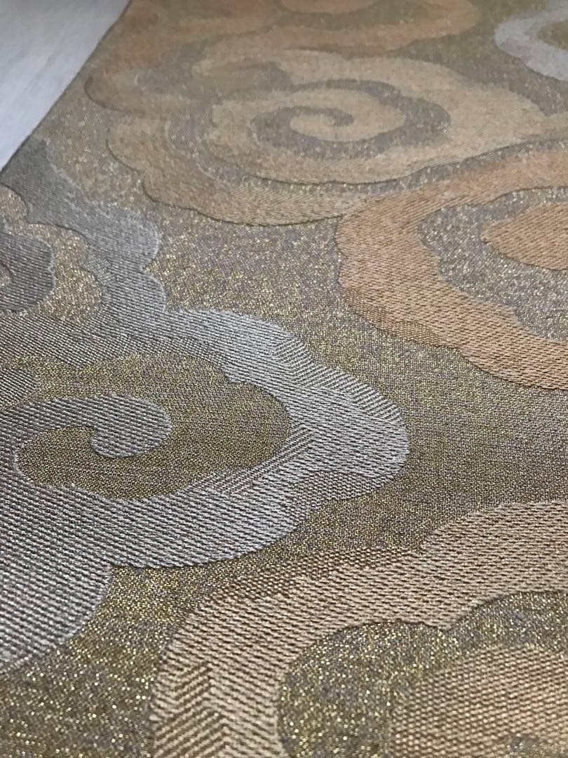 使い勝手の良いあかるい金の袋帯　瑞雲文　正絹