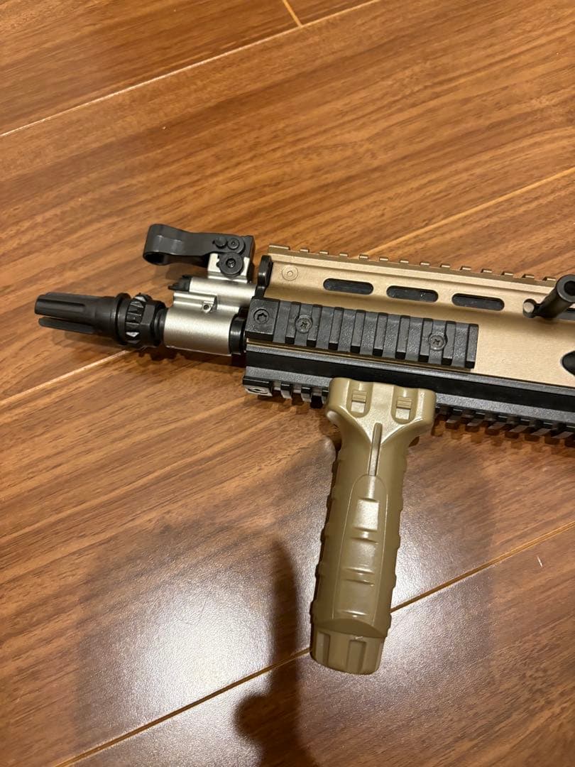 ボーイズ　スカーLタンカラ　グリップ&サイト&マガジン2つ　値下げ交渉可