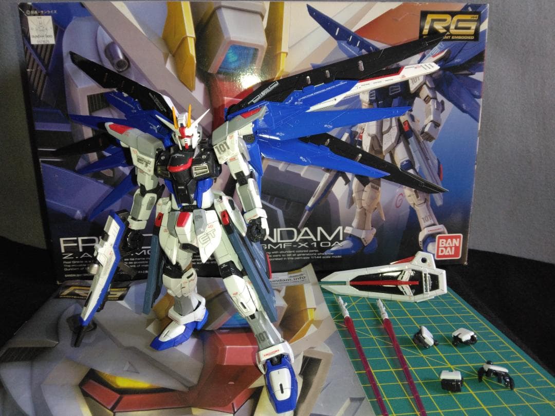正月価格【塗装済 完成品】RG 1/144 フリーダムガンダム 光沢塗