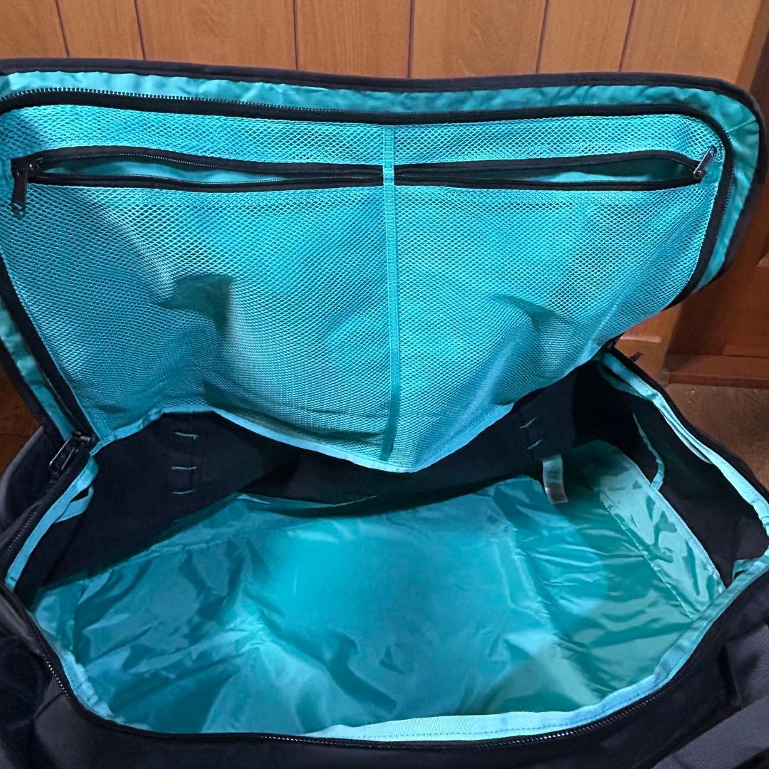 patagonia ブラックホール　70 ダッフルバッグ