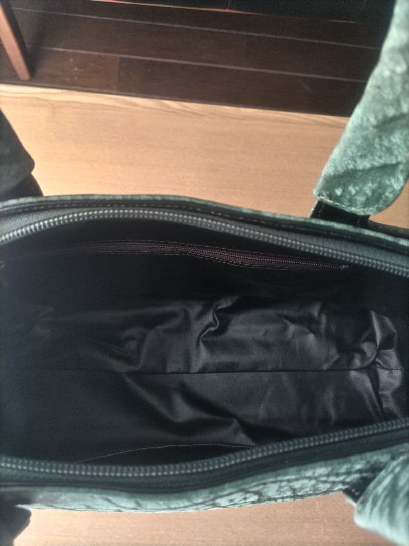 JRA認定　カモシカ皮バッグ