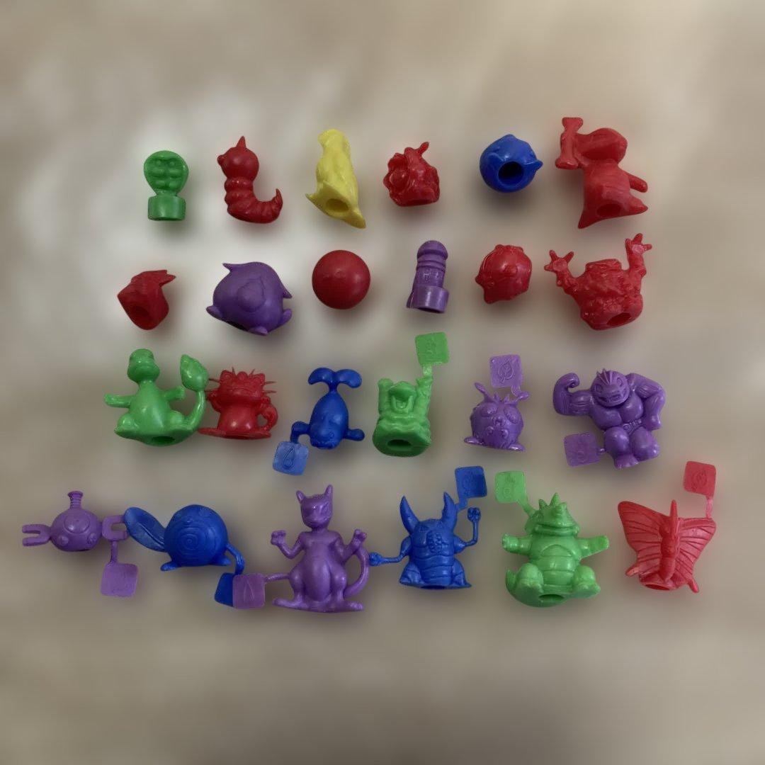 ポケモンガチャ　塩ビ人形　消しゴムフィギュア151種　ピッピ人形　化石　ボール