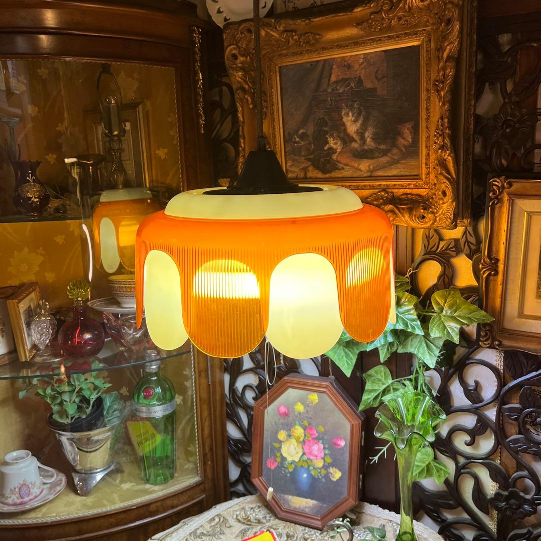 昭和レトロ　オレンジとクリーム色のペンダントライト