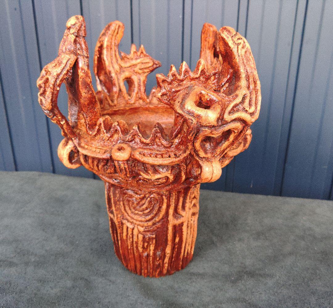 火焔型土器 三条の縄文　高さ250ｍｍ　幅250ｍｍ　重さ3ｋｇ