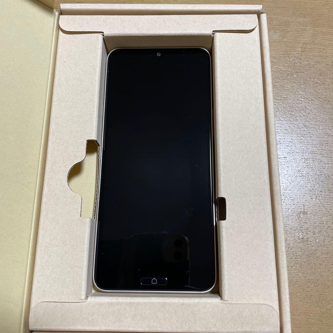 新品未使用♪らくらくスマートフォン Lite ゴールド 本体