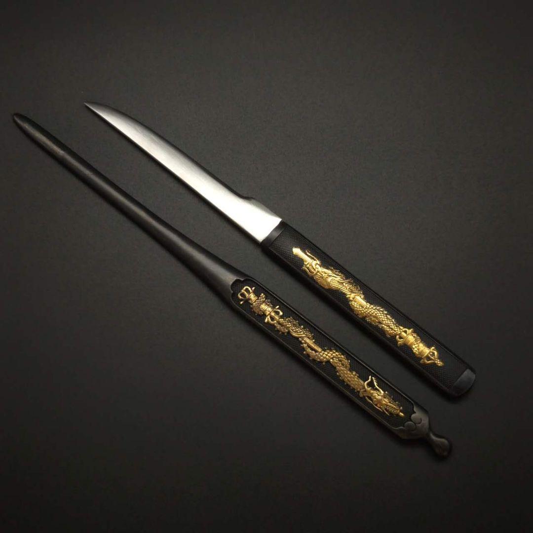 年末セール　小柄　笄　倶利伽羅剣の図　職人作　現代金工　金工品　銅製　金メッキ