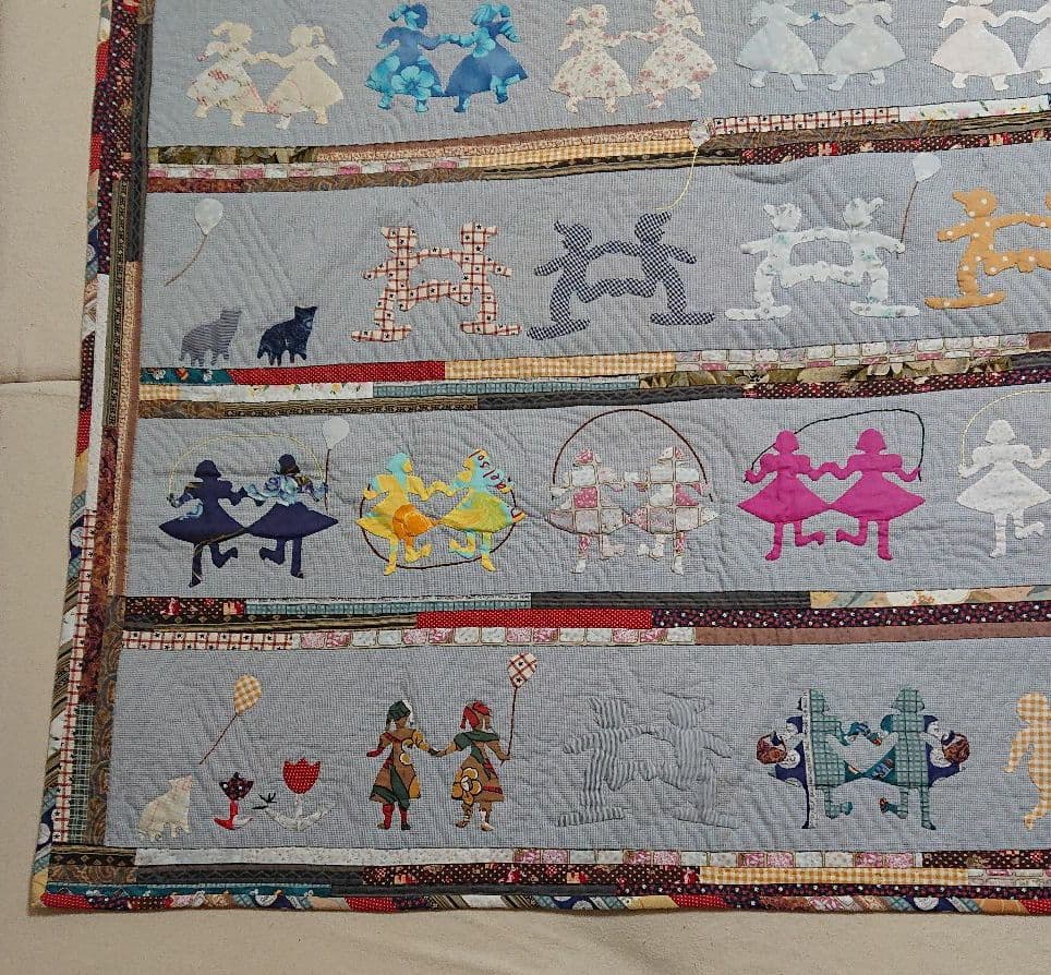 手作りパッチワークのタペストリー