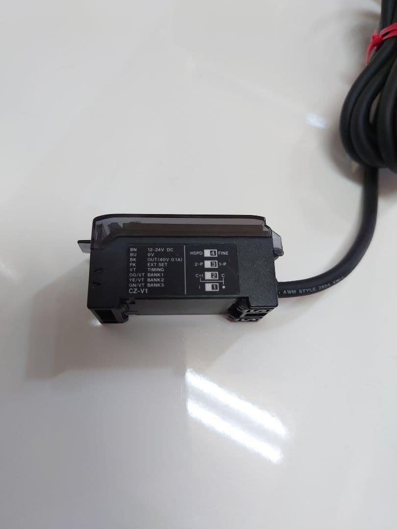 キーエンス　デジタルカラー判別センサー　CZ-V1