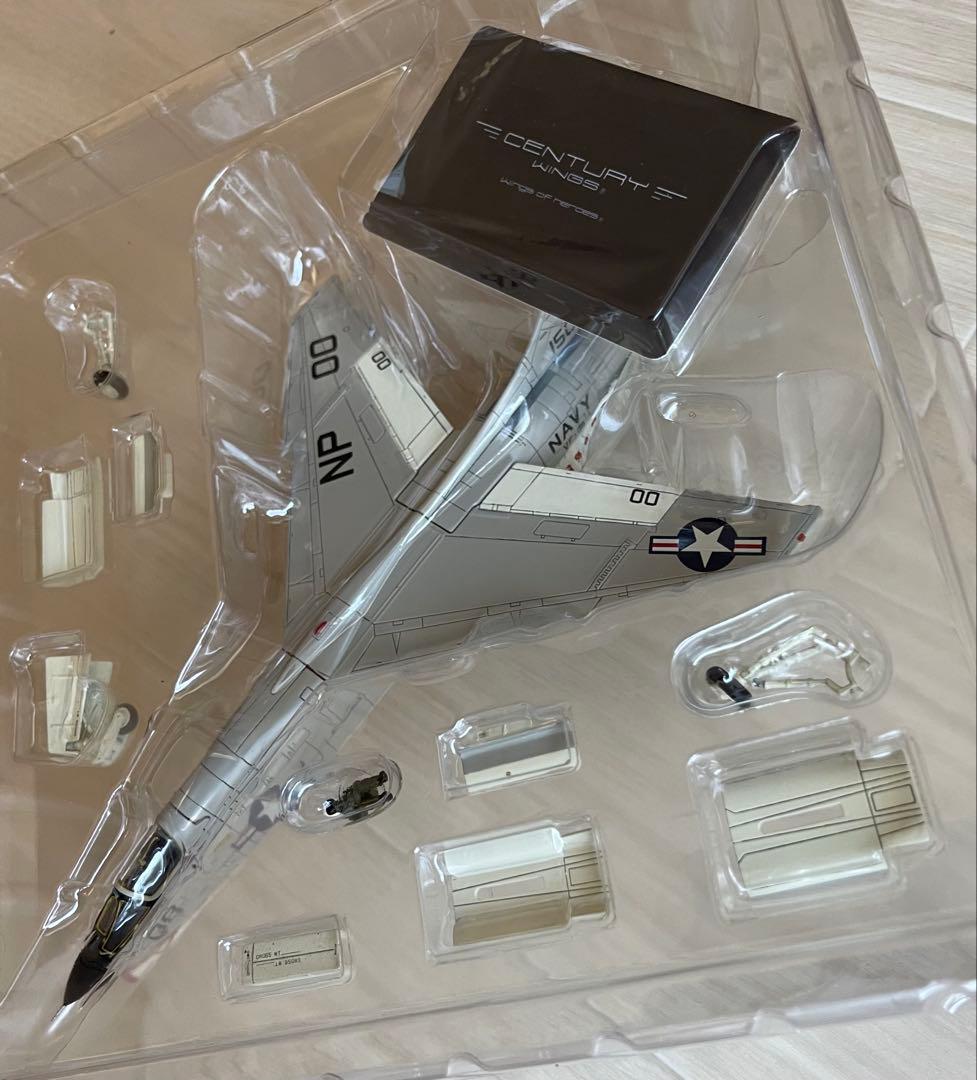 絶版希少新品　センチュリーウイングス/ 1/72 米海軍 F-８E クルセイダー
