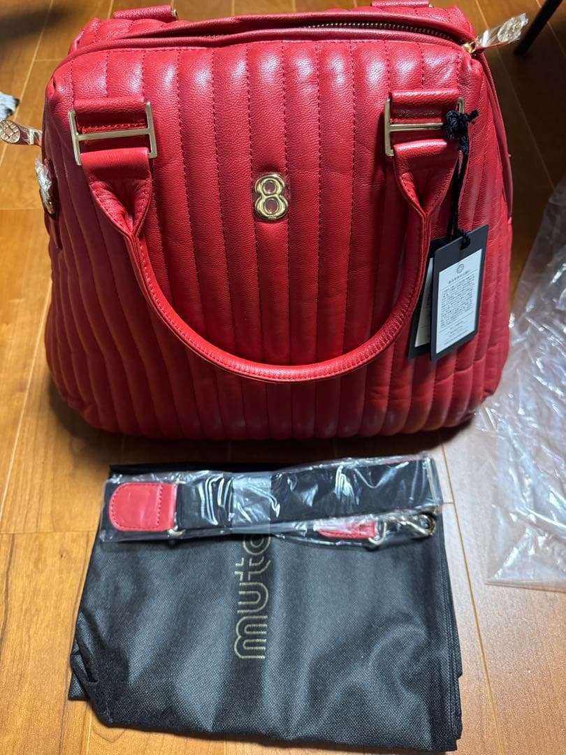 ムータ　赤 ショルダーバッグ
