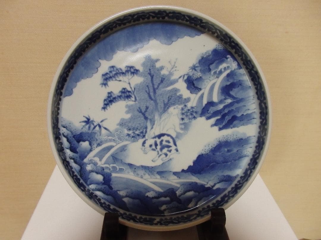 古伊万里 　大皿『波うさぎ』風景図　染付　江戸期