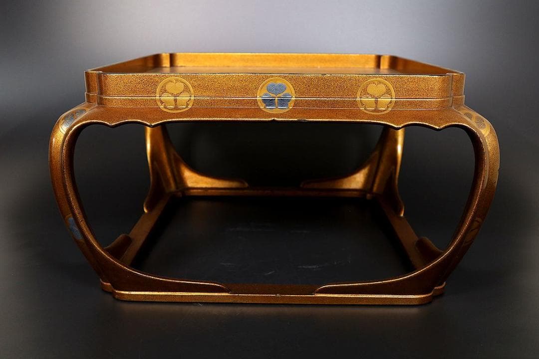 紀州徳川家のお道具展　大阪の某美術館展示品　（懸盤・かけばん・膳・蒔絵）