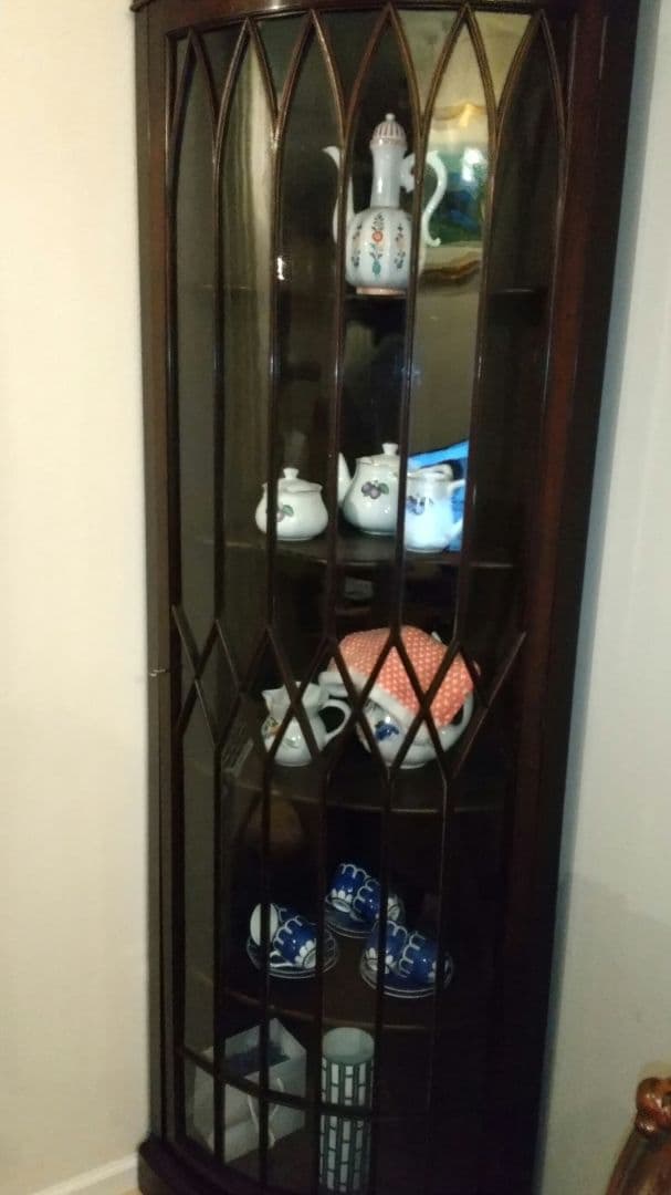 英国アンティーク ガラスコーナーキャビネット