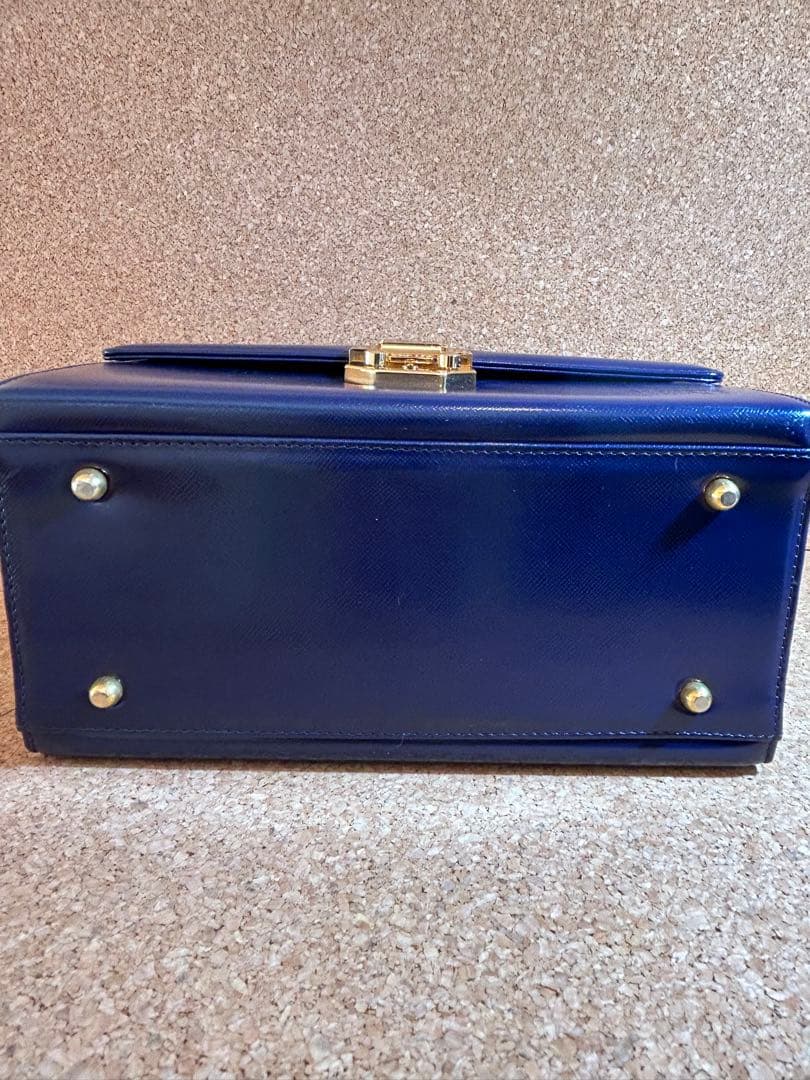 美品ヴェルサーチハンドバッグバニティバッグ　青　チャームつき