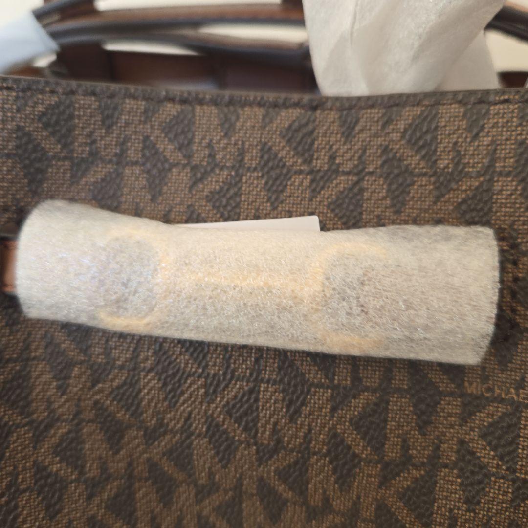 新品タグ付き マイケルコースCARSON センタージップ サッチェル スモール