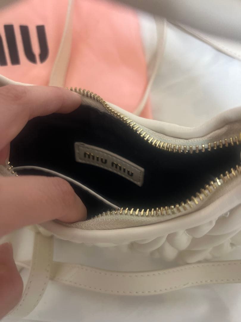 MIU MIU ホワイトショルダーバッグ 保存袋付き
