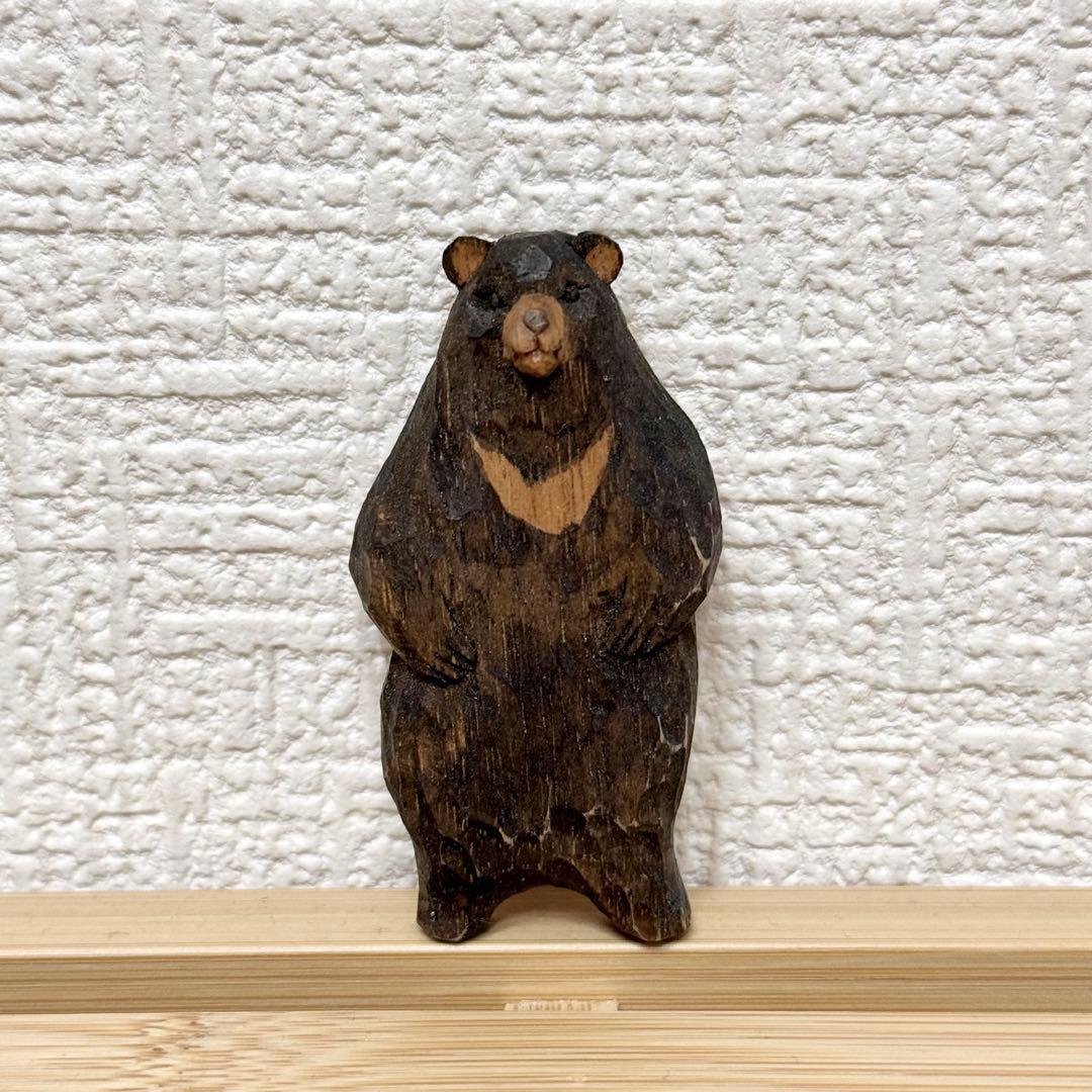 KIYATA 木製クマの彫刻 ブローチ
