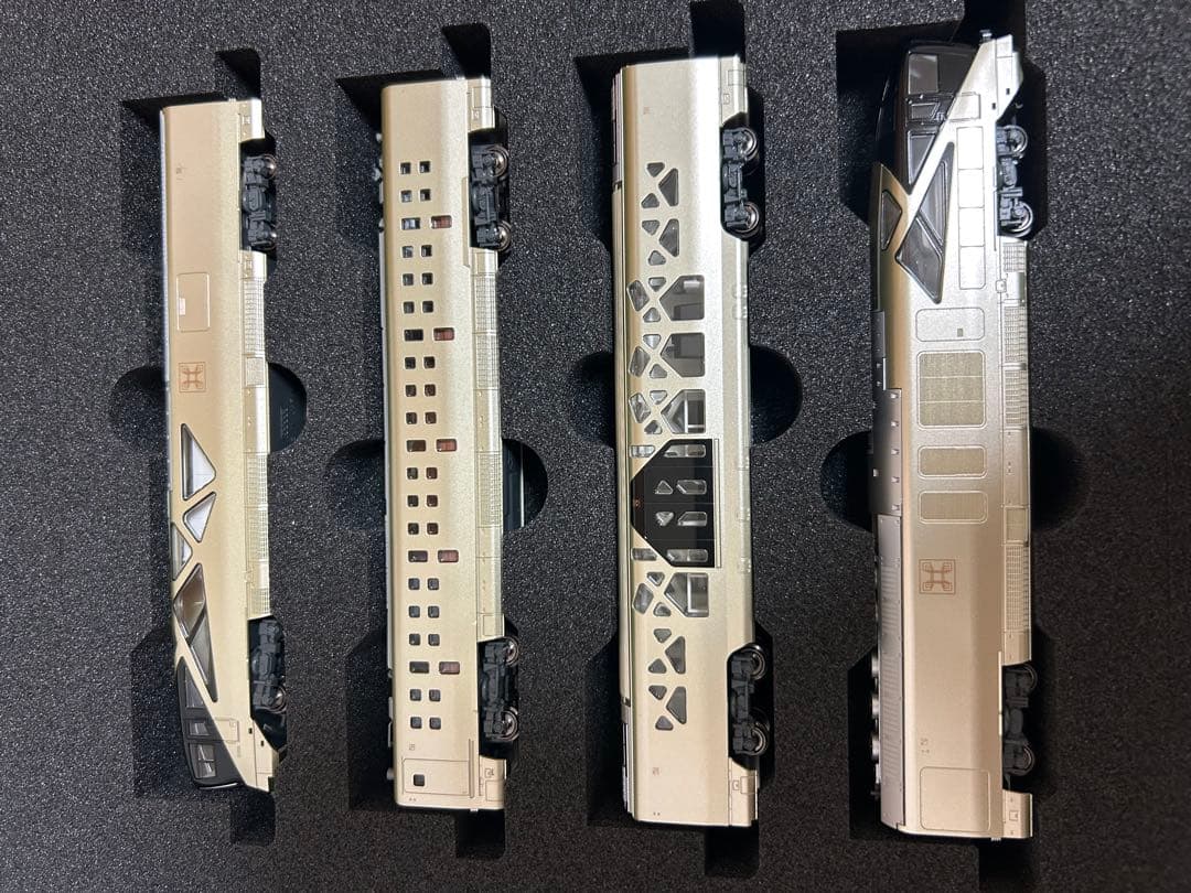 鉄道模型　四季島　KATO 10-1889 10-1890 E001系