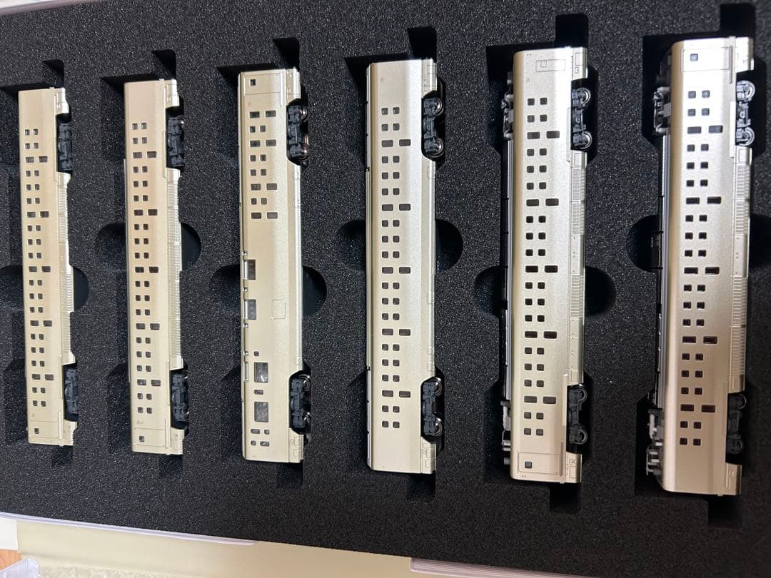 鉄道模型　四季島　KATO 10-1889 10-1890 E001系