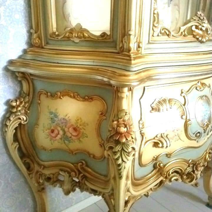 イタリア家具　ロココ調　キャビネット　手彫り　マリオコルチャゴ