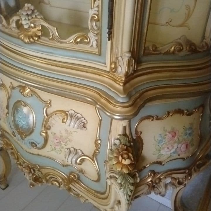 イタリア家具　ロココ調　キャビネット　手彫り　マリオコルチャゴ