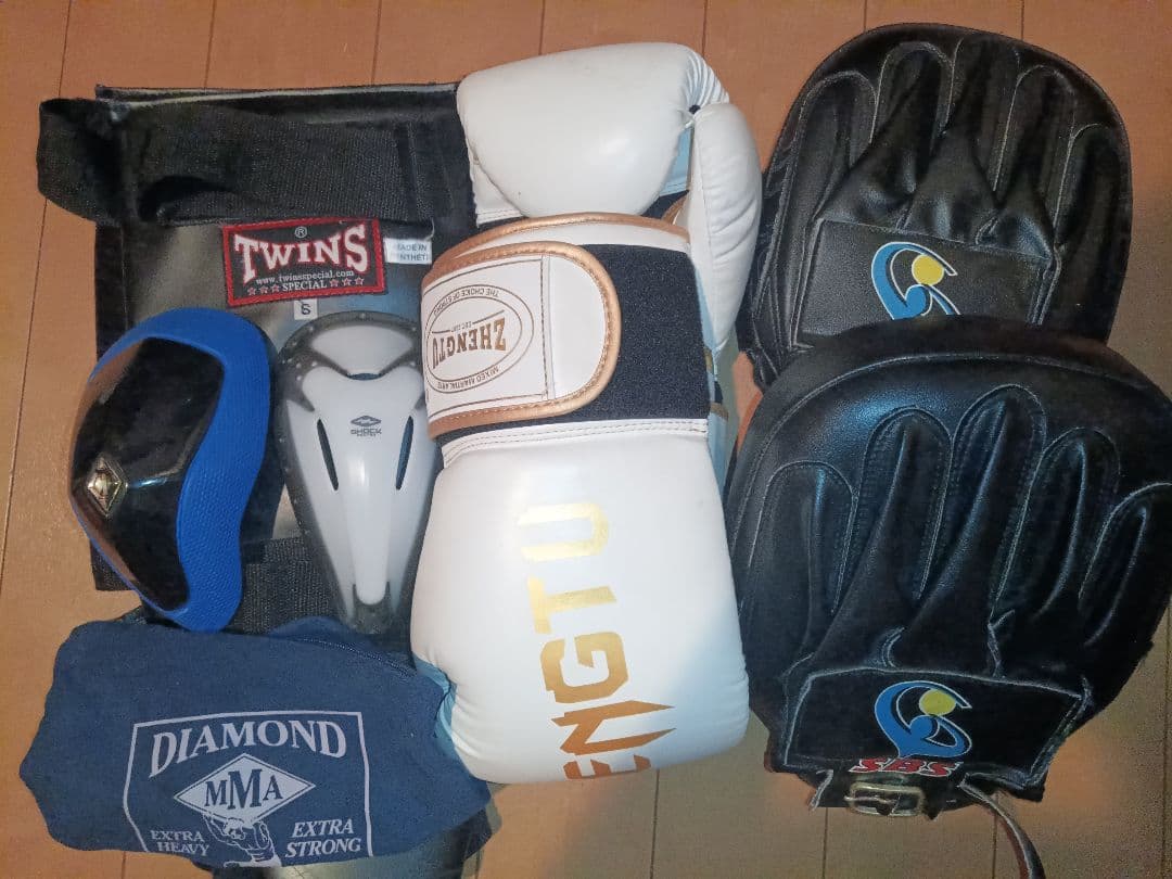 ボクシンググローブ　ミット　レガース　 ファールカップ2個