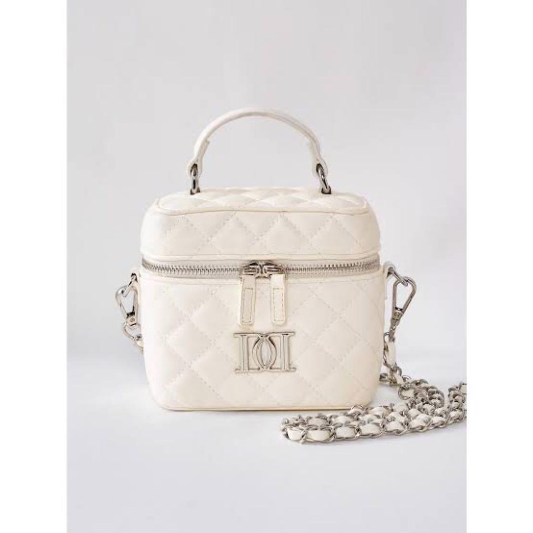 Darich ダーリッチ キルティングスクエア ミニバッグ ホワイト シルバー