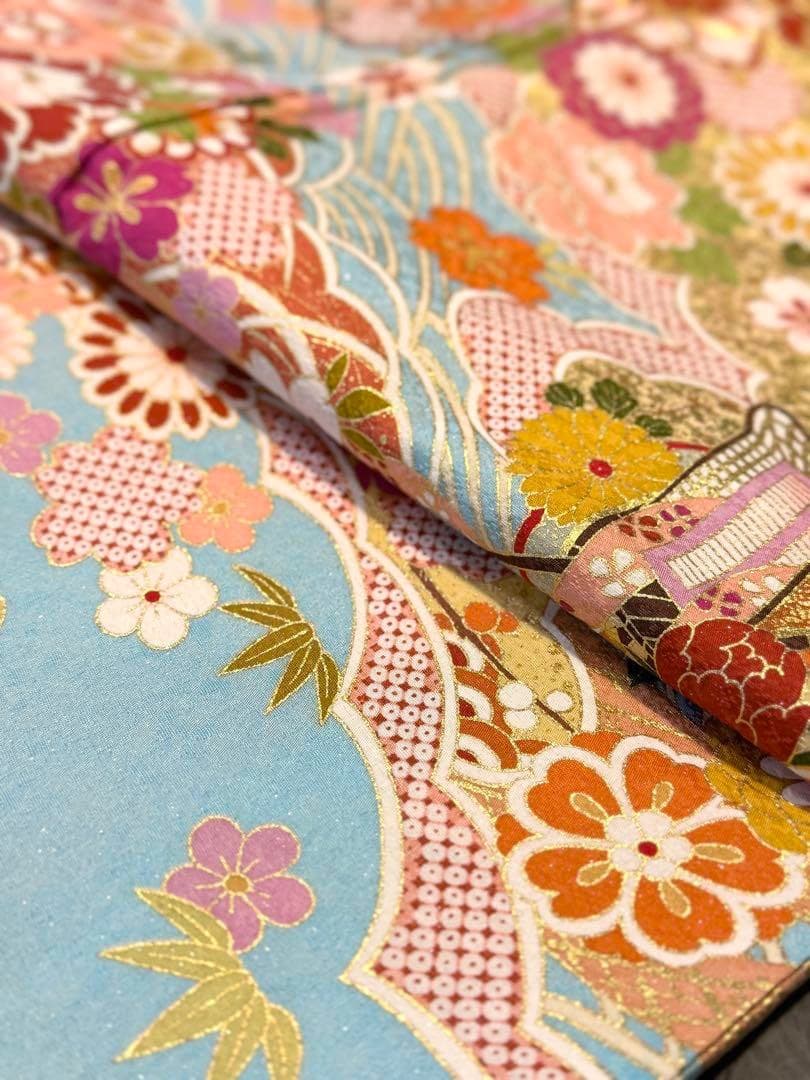 正絹　金駒刺繍銀通し貝桶に御所車模様振袖　水色　古典柄正統派がお好みの方に