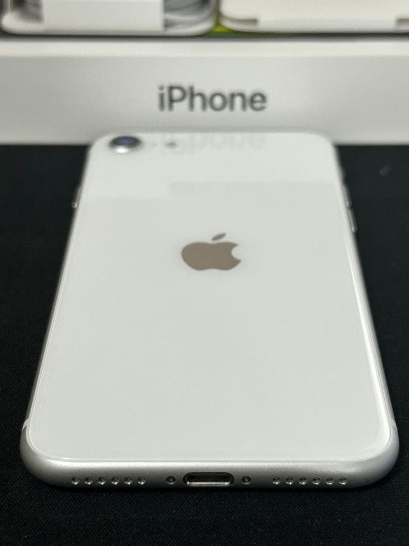 ち*る様 【きれい!!】✴︎SIMフリー Apple iPhoneSE2 64G