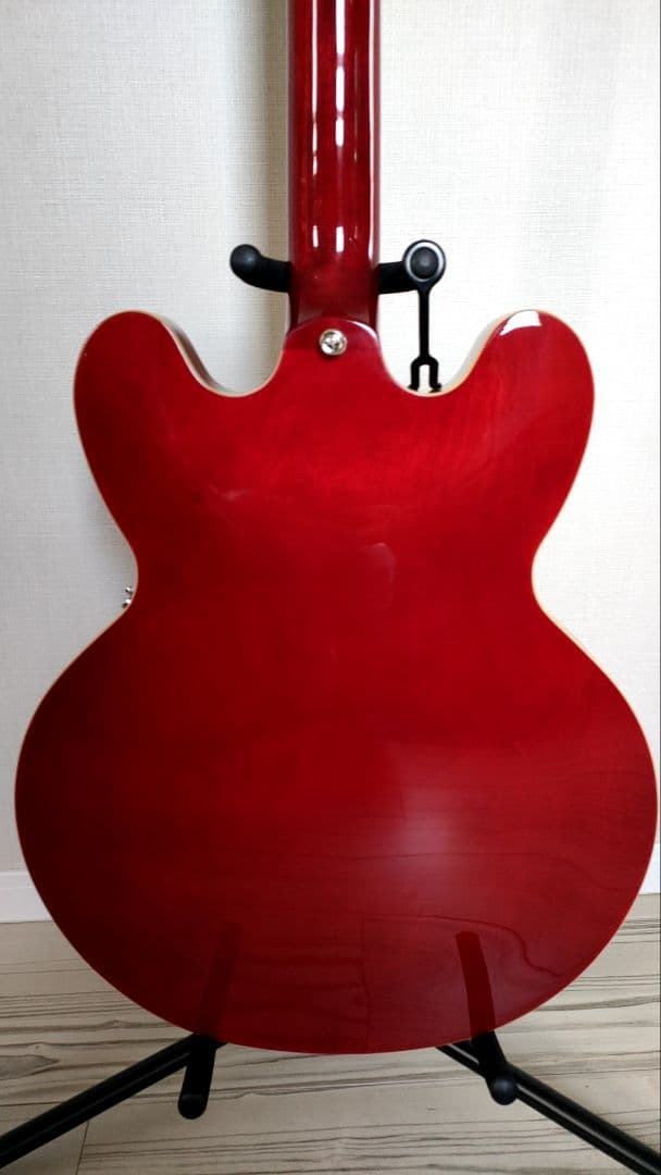 エピフォン　Epiphone Inspired by Gibson ES-335